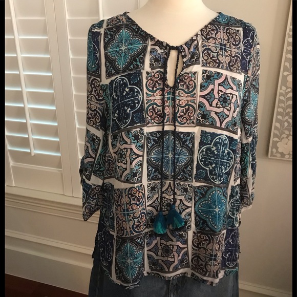 Feathers by Tolani Tie Neck Top in "Tile" Print NWT - Picture 5 of 8